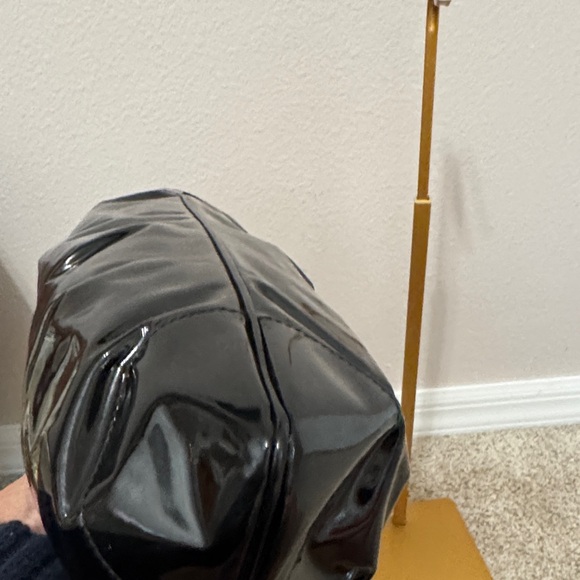 **♥️♥️Salvatore Ferragamo Black Patent Leather Handbag♥️♥️** - Picture 8 of 13